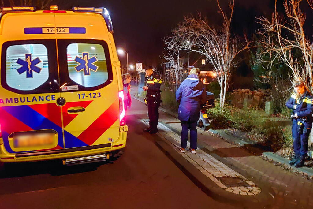 Maaltijdbezorger gewond bij botsing met paal