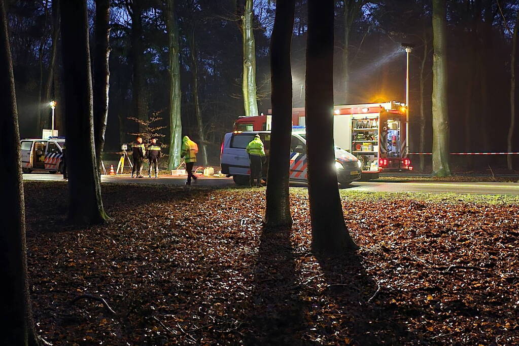 Persoon overleden bij botsing met boom