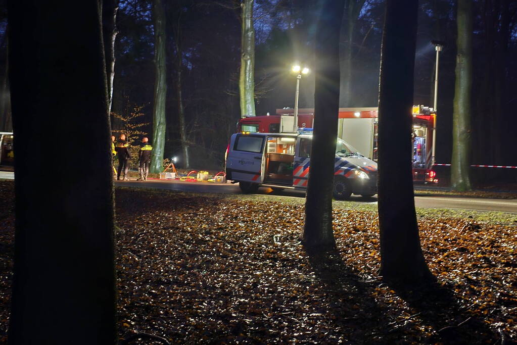 Persoon overleden bij botsing met boom