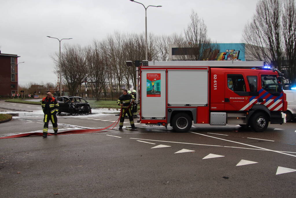 Auto volledig uitgebrand