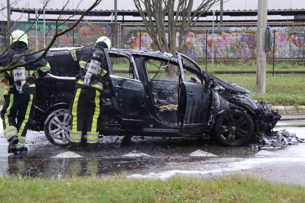 Auto volledig uitgebrand