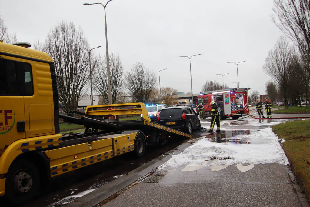 Auto volledig uitgebrand