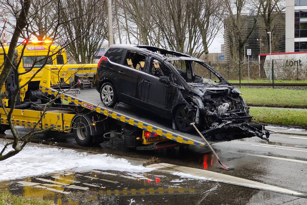 Auto volledig uitgebrand