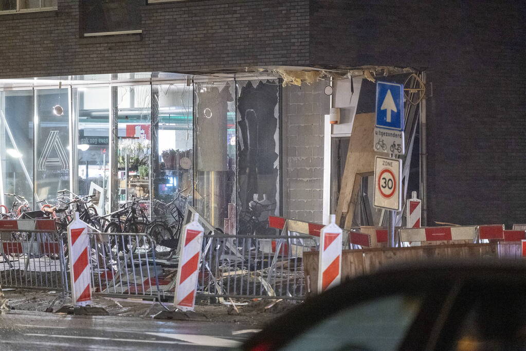 Veel schade door plofkraak bij geldautomaat