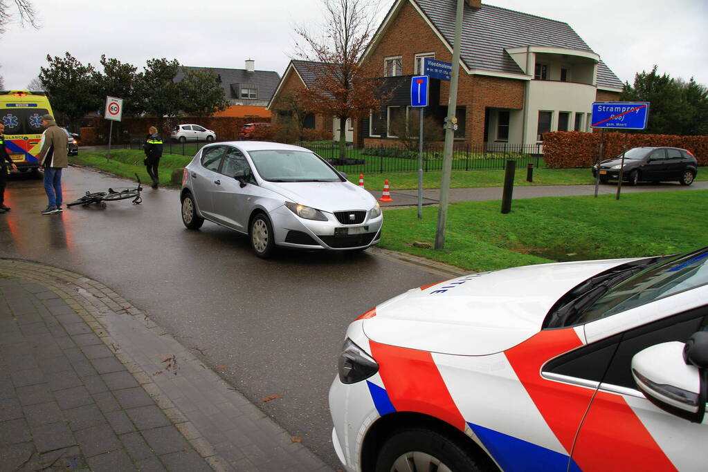 Fietser ernstig gewond bij aanrijding met personenauto