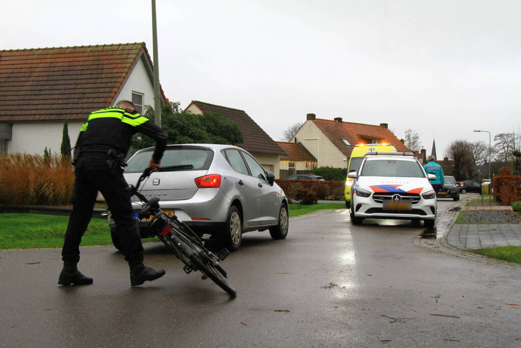 Fietser ernstig gewond bij aanrijding met personenauto