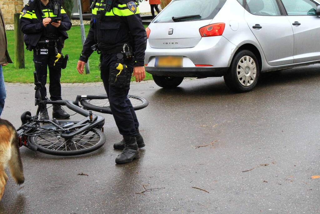 Fietser ernstig gewond bij aanrijding met personenauto