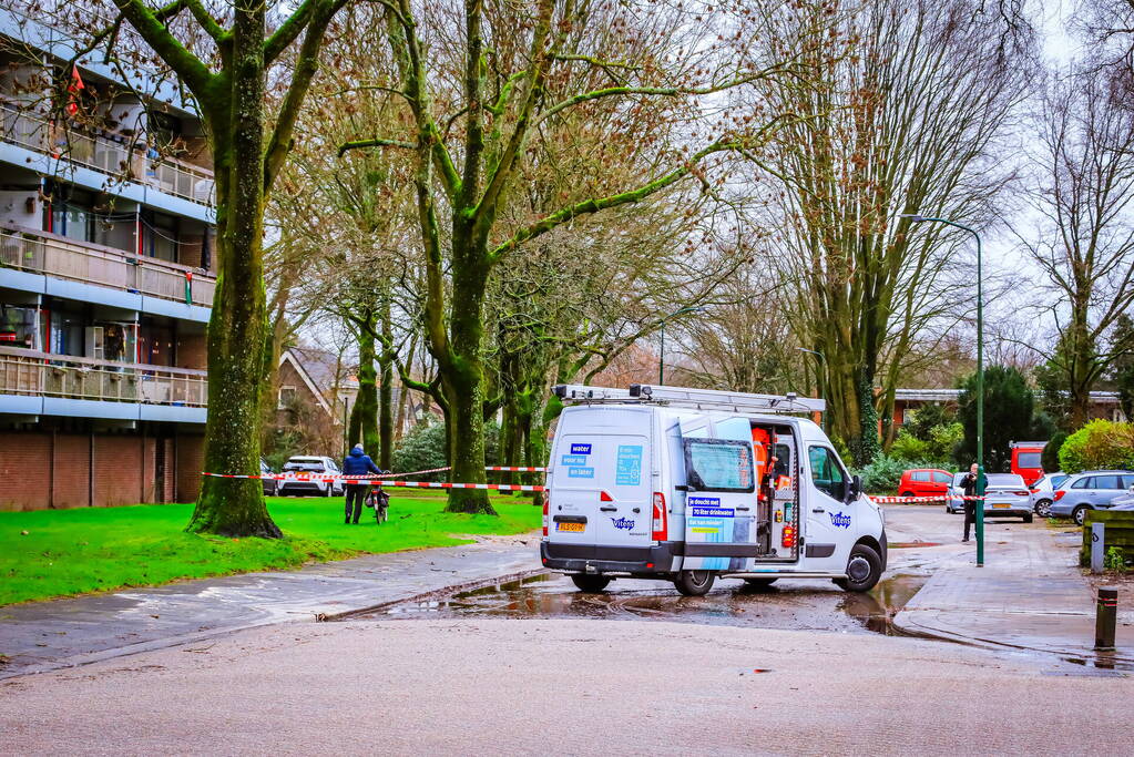 Straat afgesloten door waterleidingbreuk