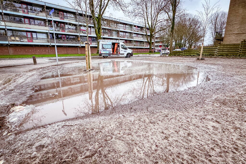 Straat afgesloten door waterleidingbreuk