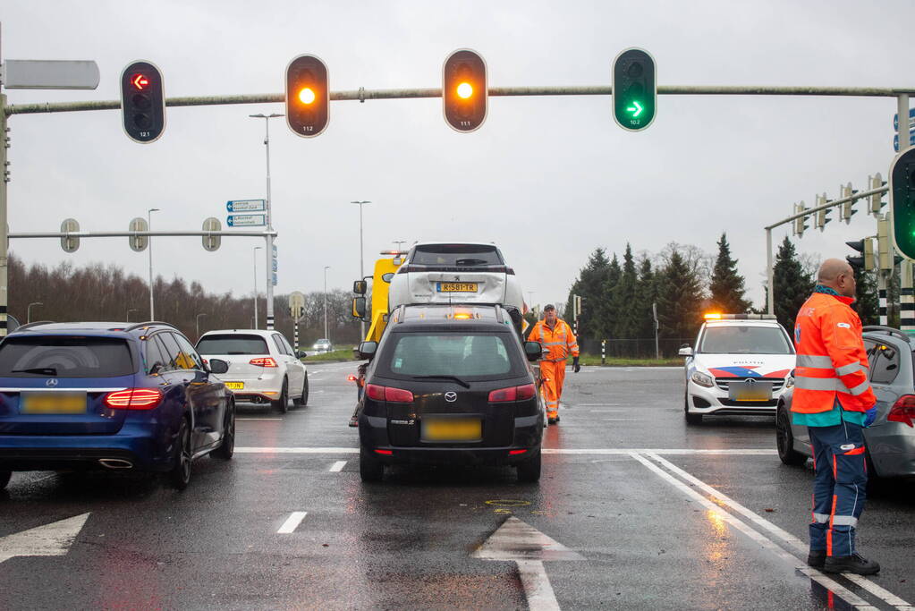 Dronken bestuurder veroorzaakt kop-staartbotsing