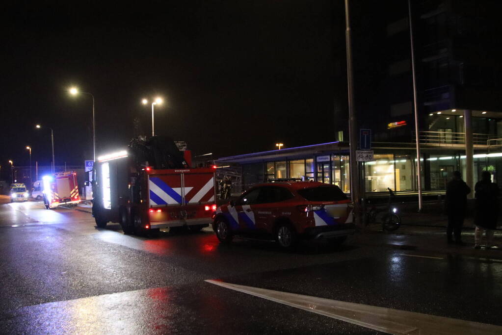 Zoektocht naar vastzittend persoon in bedrijfspand