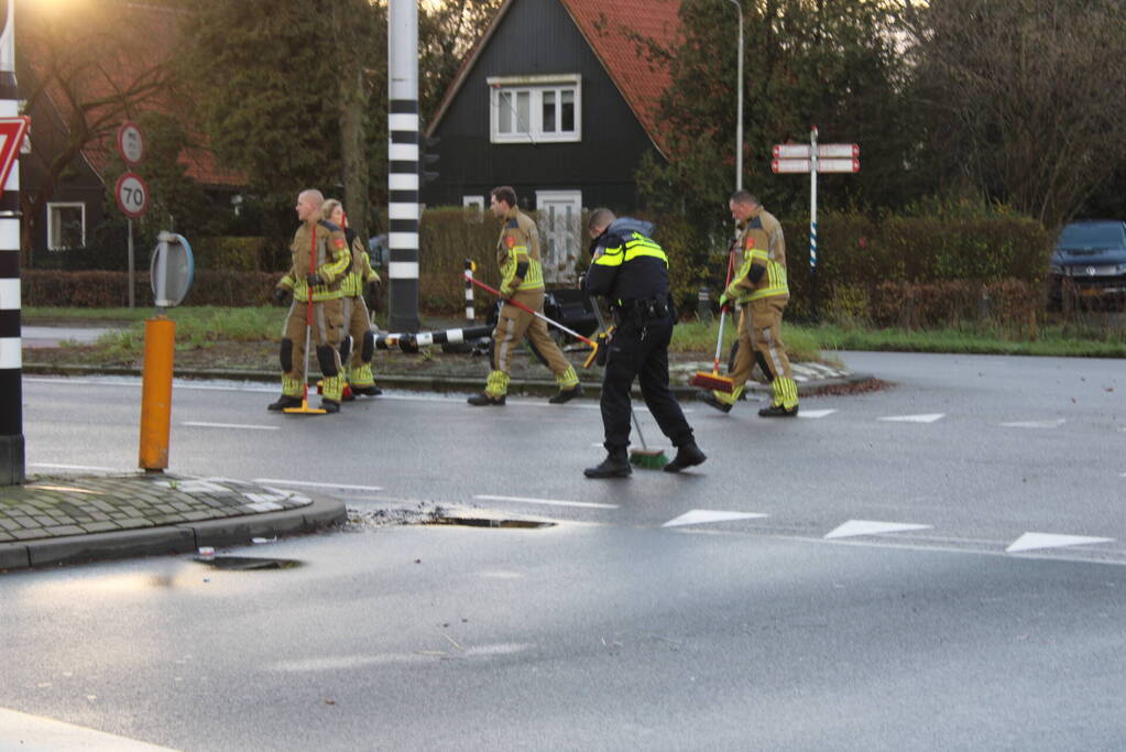 Auto belandt op zijn kop en vliegt in brand