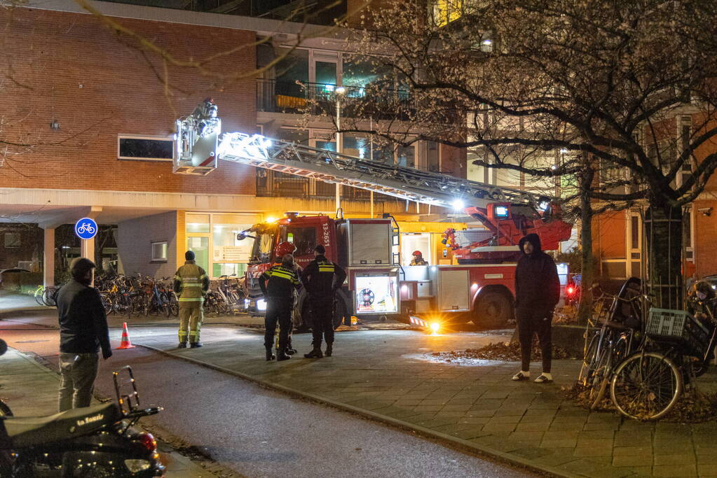 Woningen uit flat geëvacueerd door brand