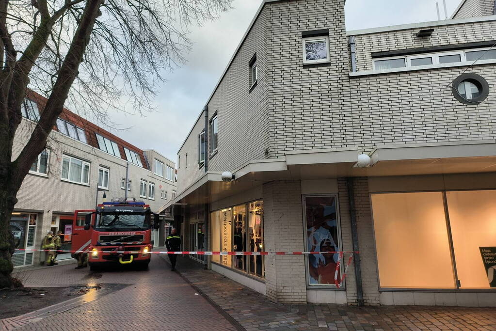 Brandweer onderzoekt brandmelding in pand