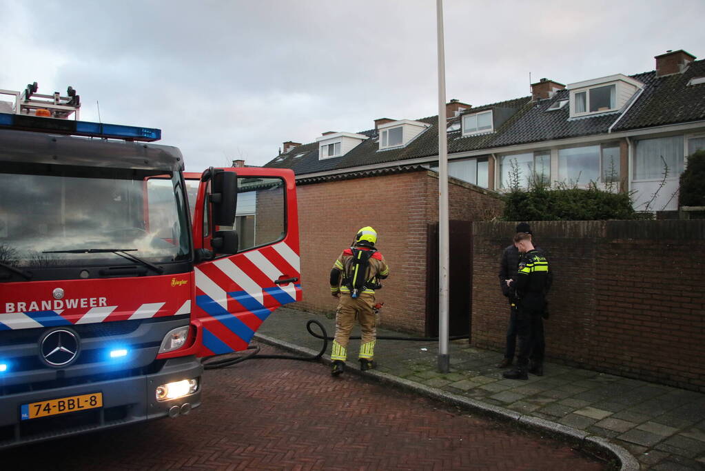 Flinke rookontwikkeling door brand na kortsluiting in koelkast