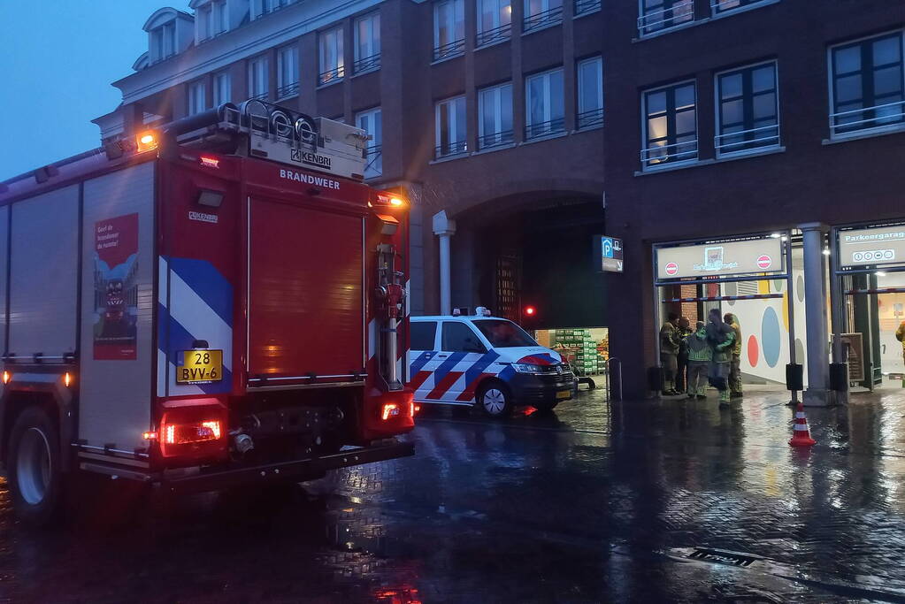 Brandweer ingezet voor vreemde lucht in parkeergarage