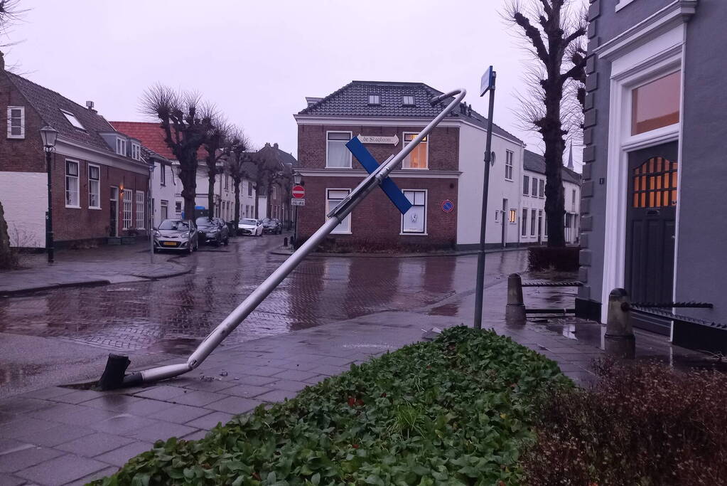 Brandweer ingezet voor vreemde lucht in parkeergarage