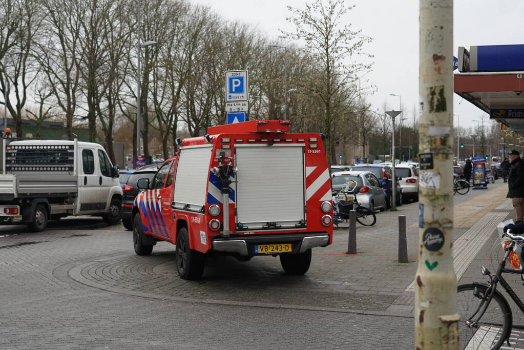 Hoofdwaterleiding gesprongen winkel dreigt onder te lopen