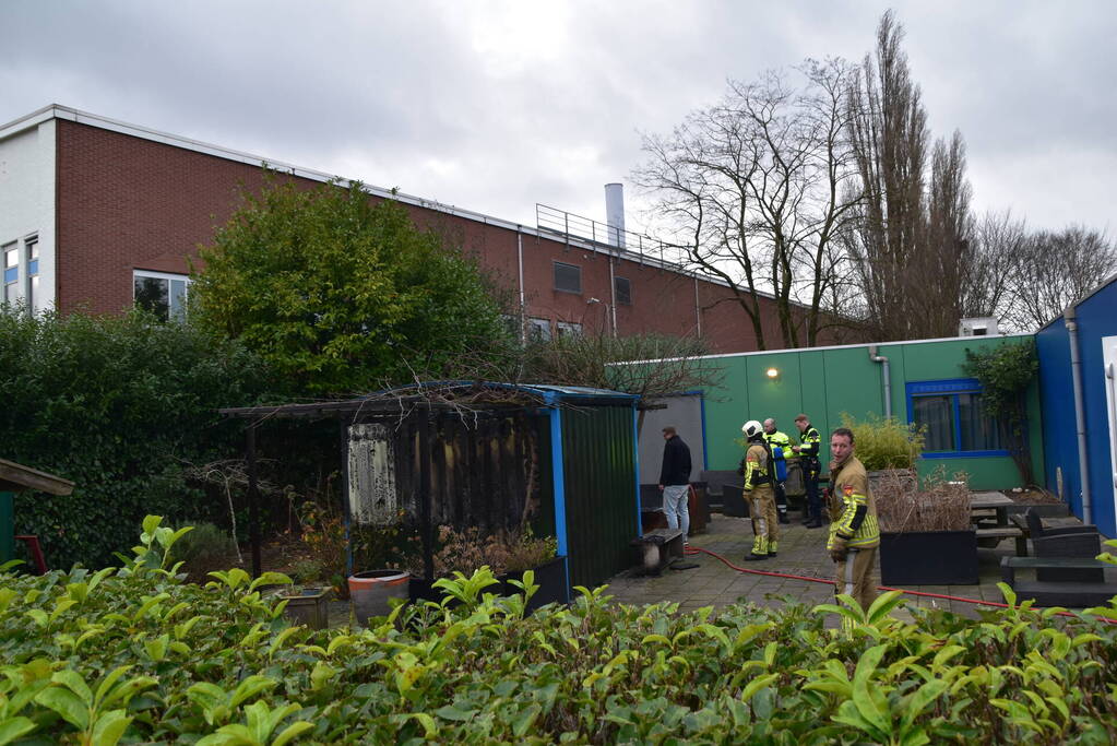 Rookhok van buurthuis beschadigd door brand