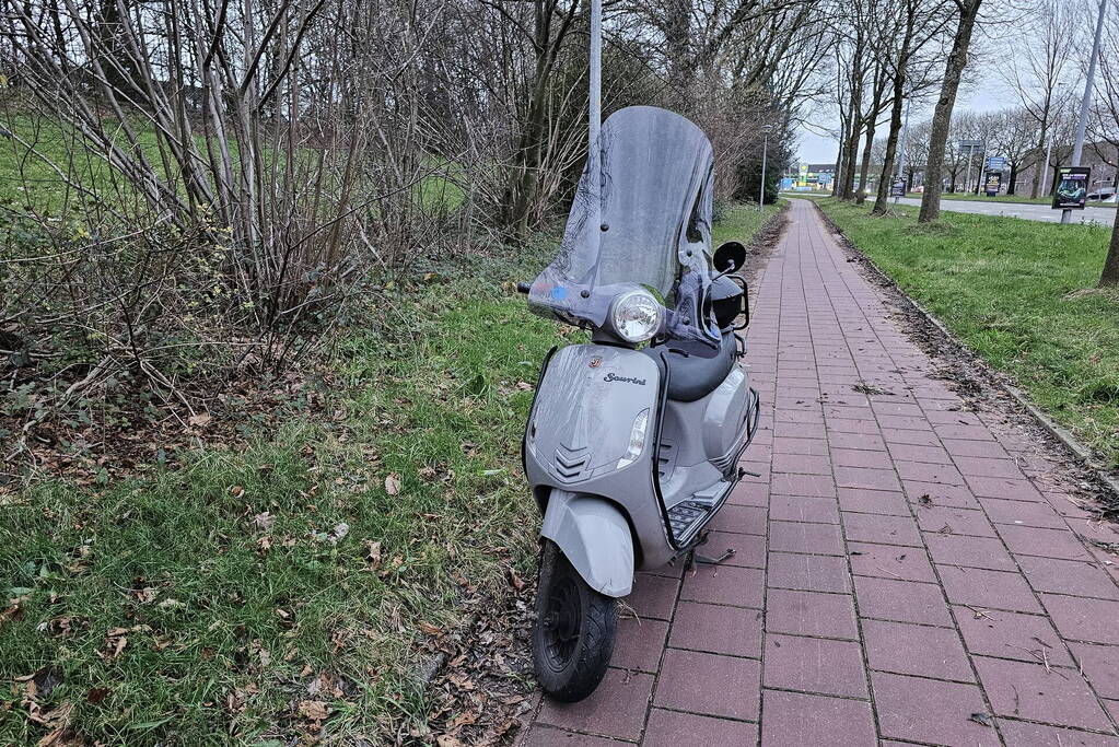 Scooterrijder onderuit na uitwijkmanoeuvre