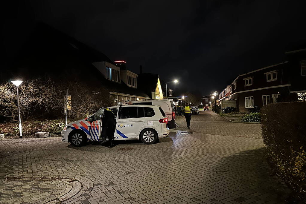 Speurhond zoekt naar vuurwapen na overval