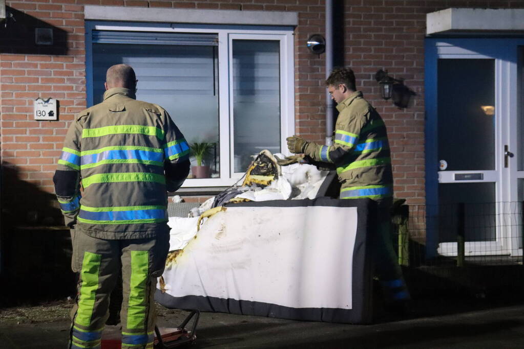 Zwarte rookwolken uit slaapkamer