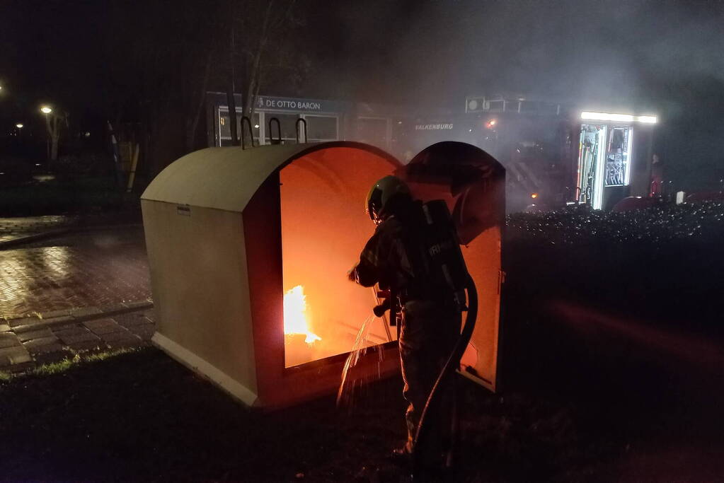 Kledingcontainer uitgebrand