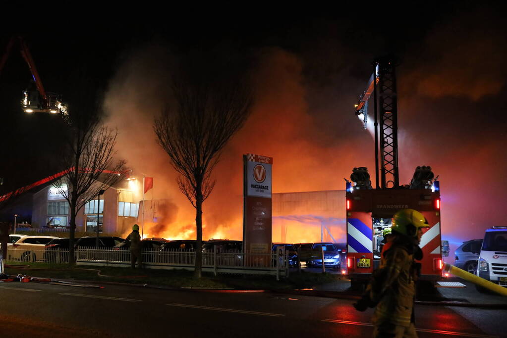 Gigantische brand in garage