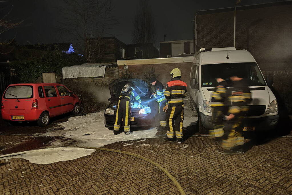 Auto uitgebrand op parkeerplaats