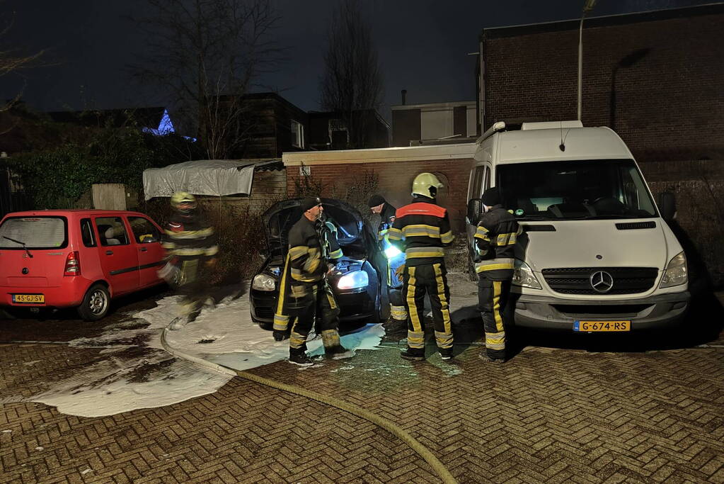 Auto uitgebrand op parkeerplaats