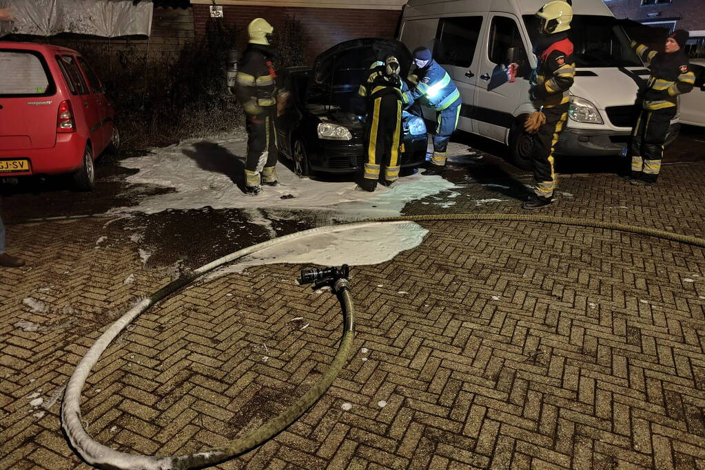 Auto uitgebrand op parkeerplaats