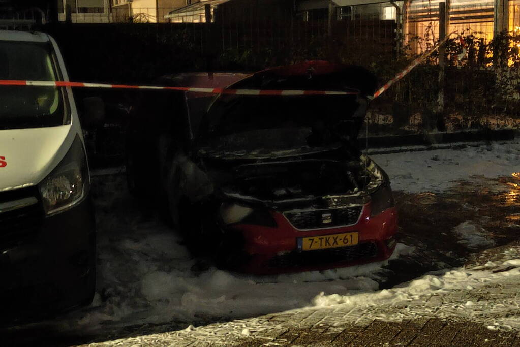 Onderzoek naar jerrycan bij autobrand