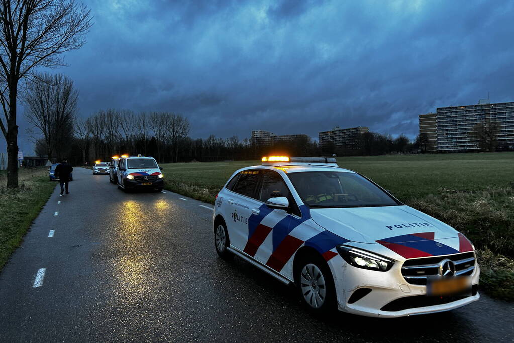 Auto te water inzittenden verlaten plaats ongeval