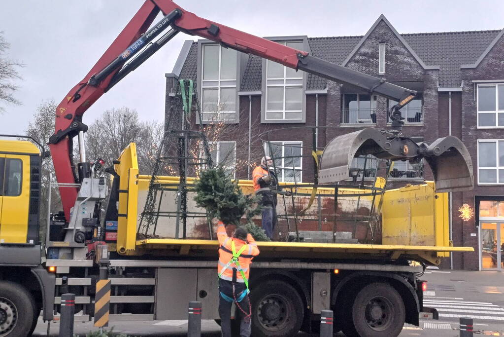 Gemeente haalt kerstboom vroegtijdig weg