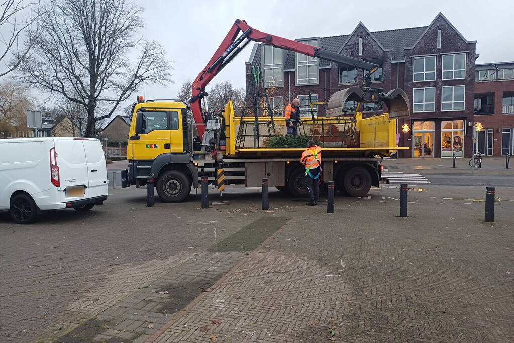 Gemeente haalt kerstboom vroegtijdig weg