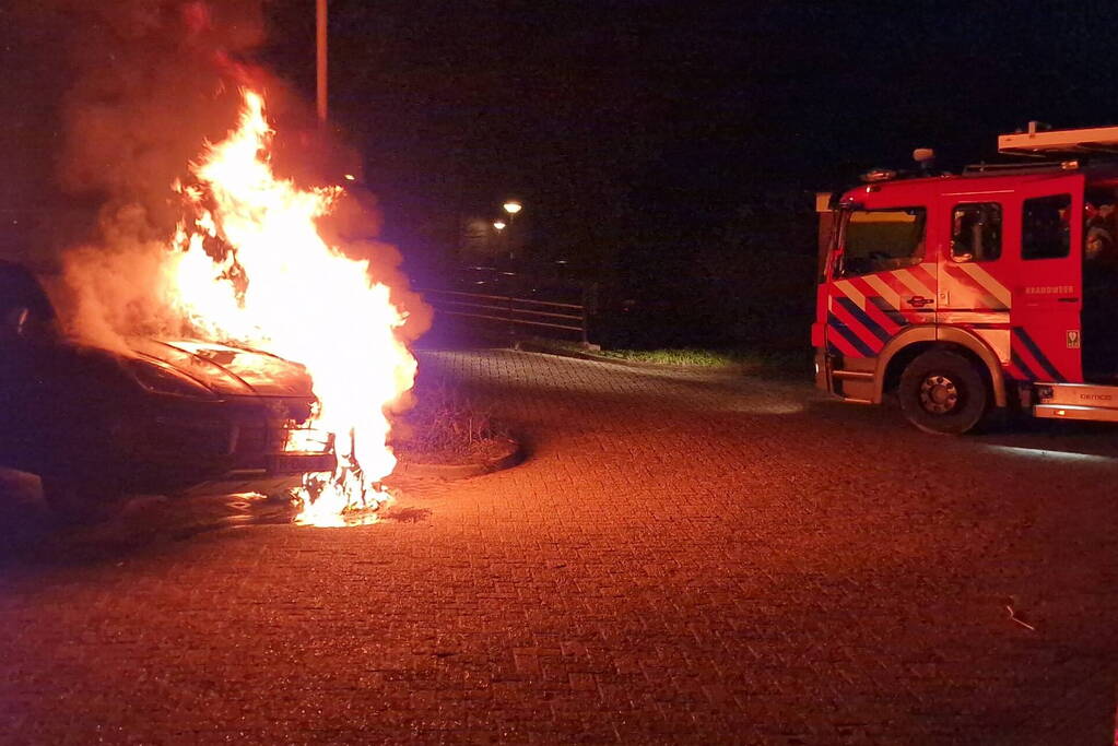 Porsche Cayenne verwoest door brand