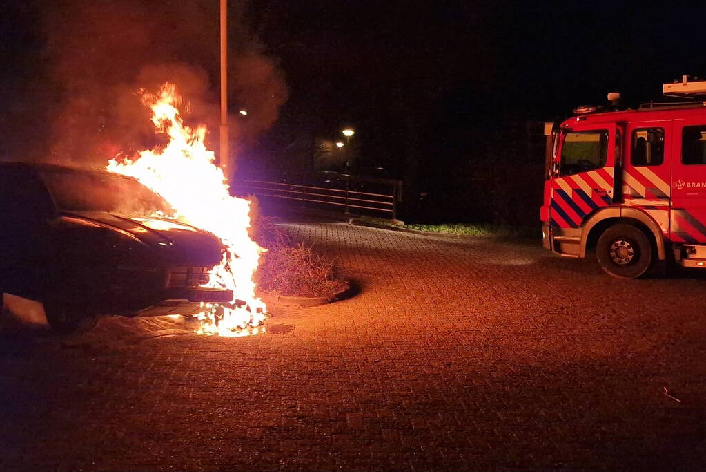 Porsche Cayenne verwoest door brand