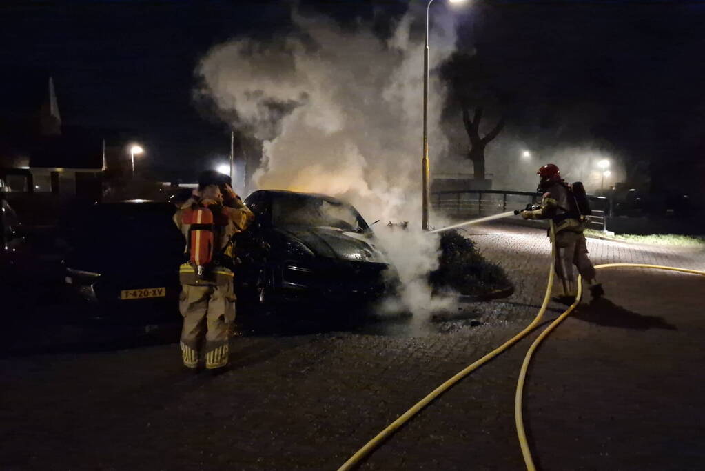 Porsche Cayenne verwoest door brand