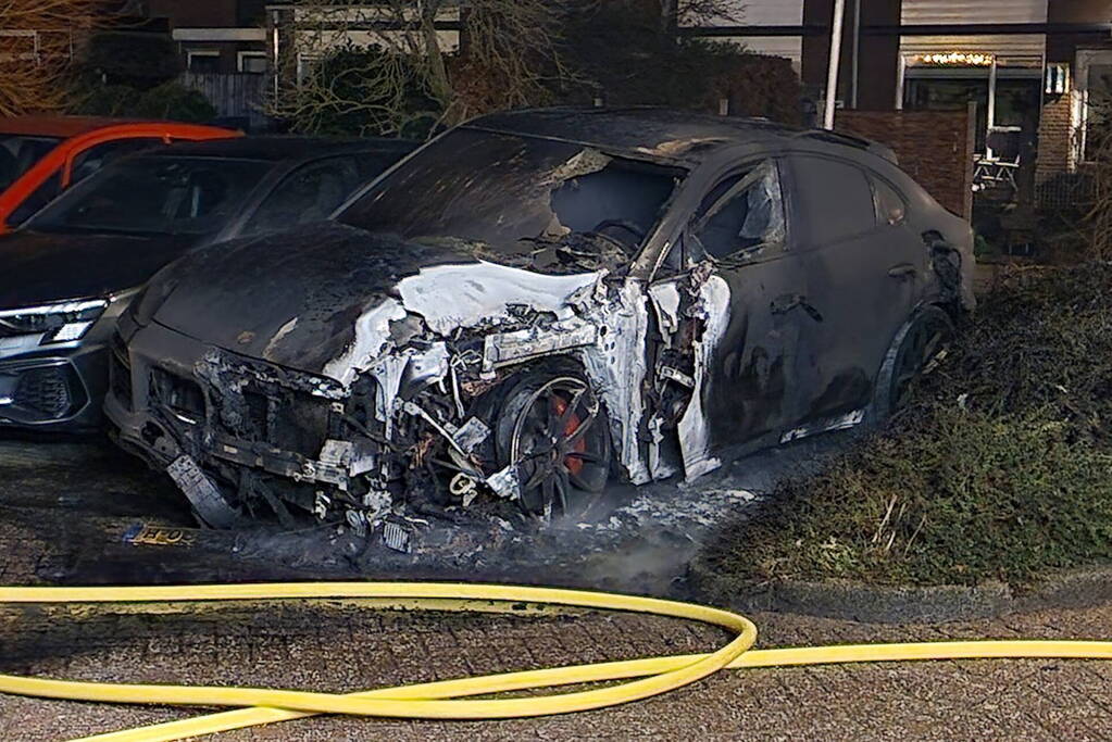 Porsche Cayenne verwoest door brand