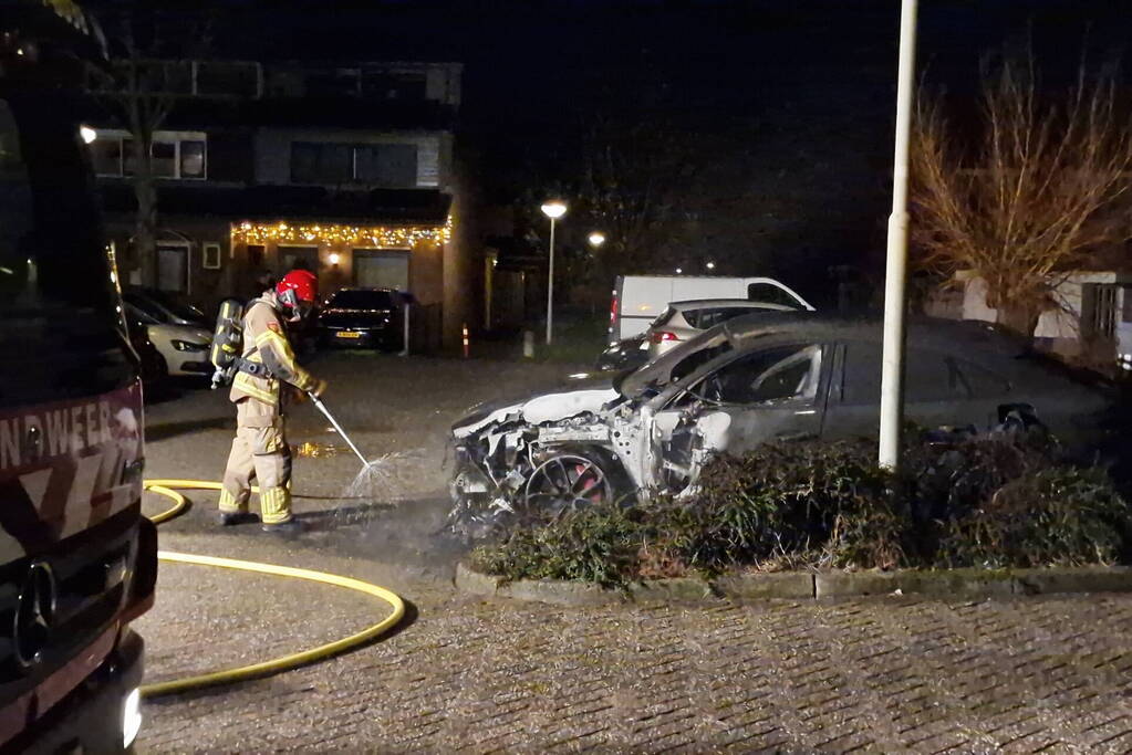 Porsche Cayenne verwoest door brand