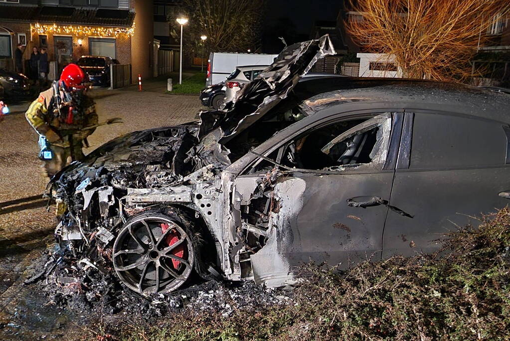 Porsche Cayenne verwoest door brand