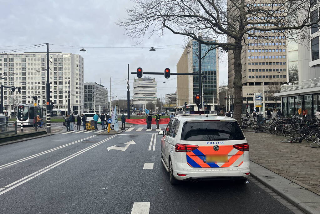 Demonstranten Extinction Rebellion blokkeren Coolsingel