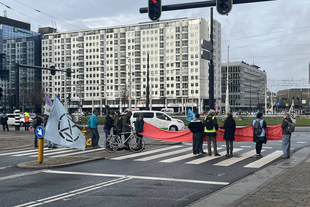 Demonstranten Extinction Rebellion blokkeren Coolsingel