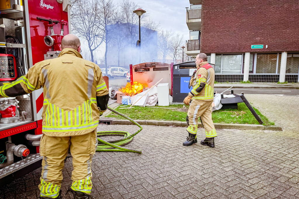 Opnieuw papiercontainer in brand