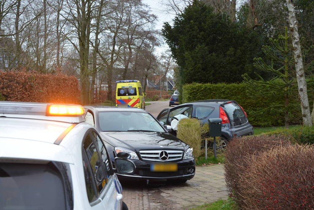 Automobilist belandt in heg na ongeval