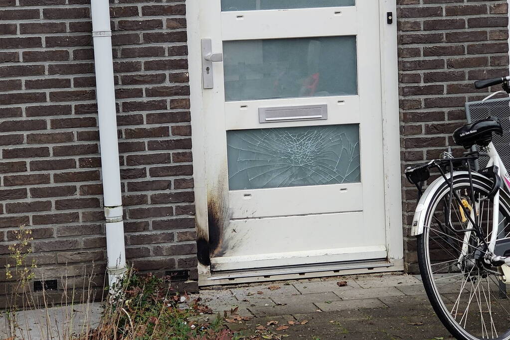 Woning beschadigd nadat vuurwerk in brievenbus wordt gegooid