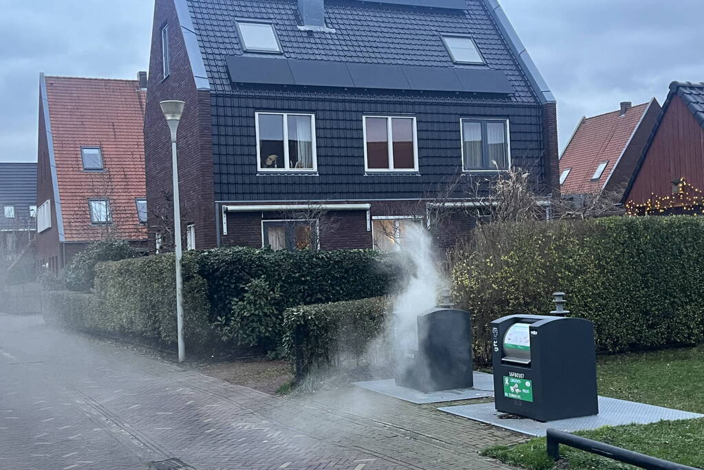 Ondergrondse container in brand