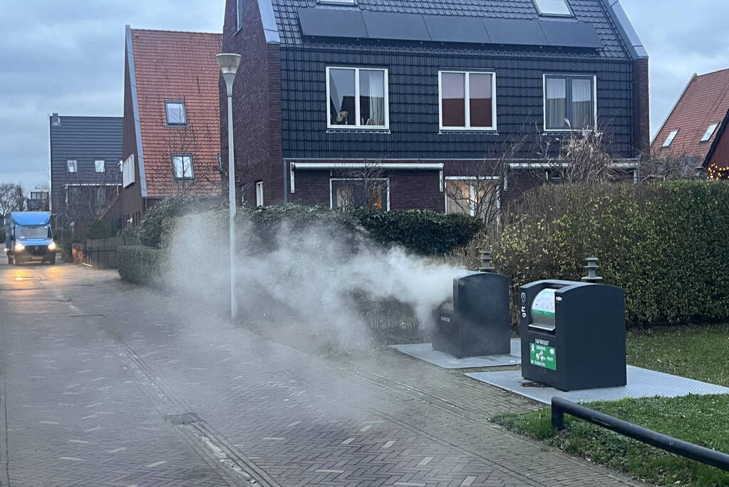 Ondergrondse container in brand