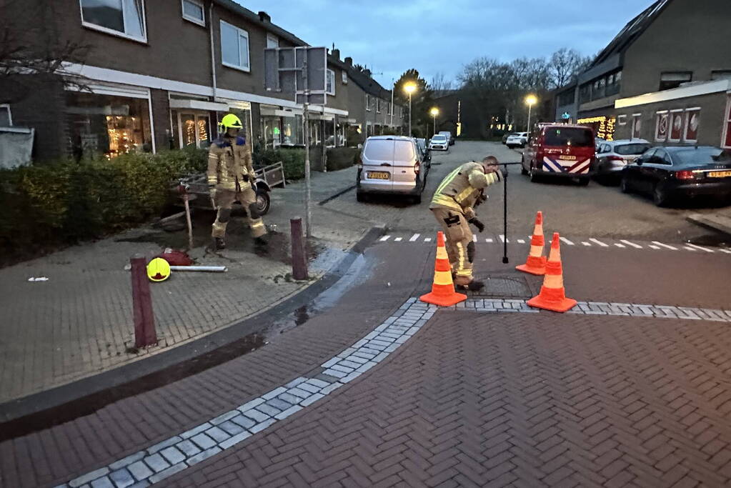 Brandweer doet onderzoek naar gaslucht in woning