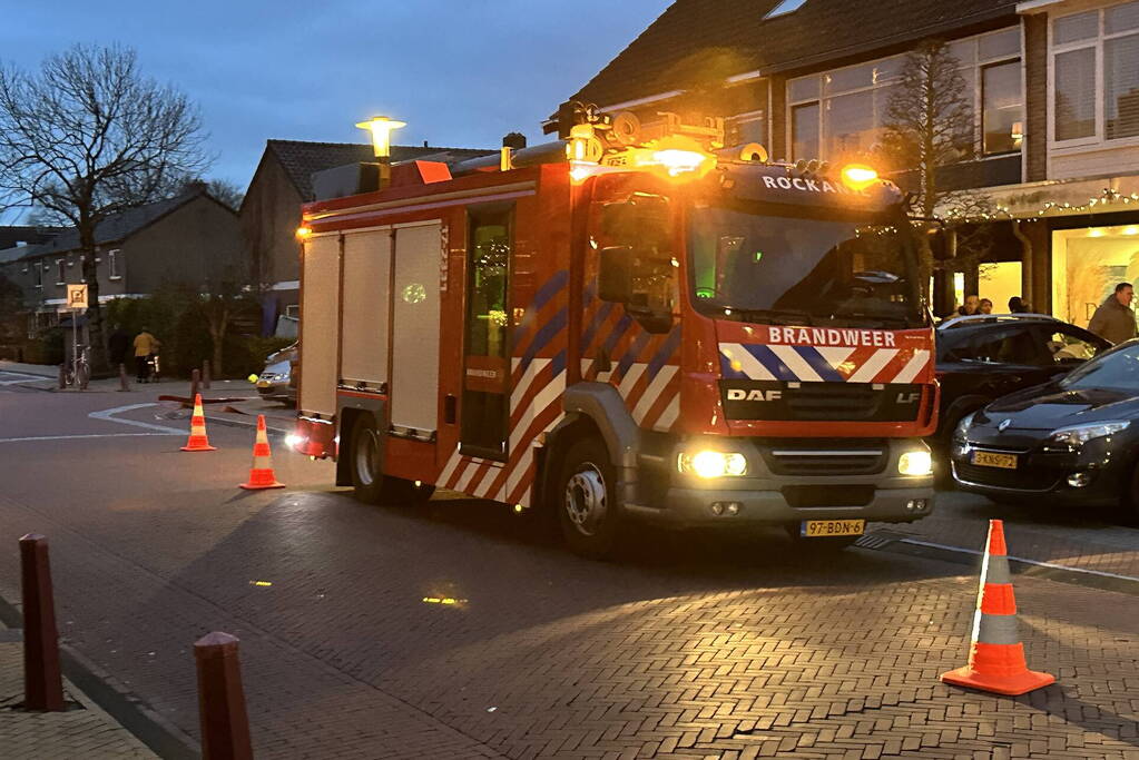 Brandweer doet onderzoek naar gaslucht in woning